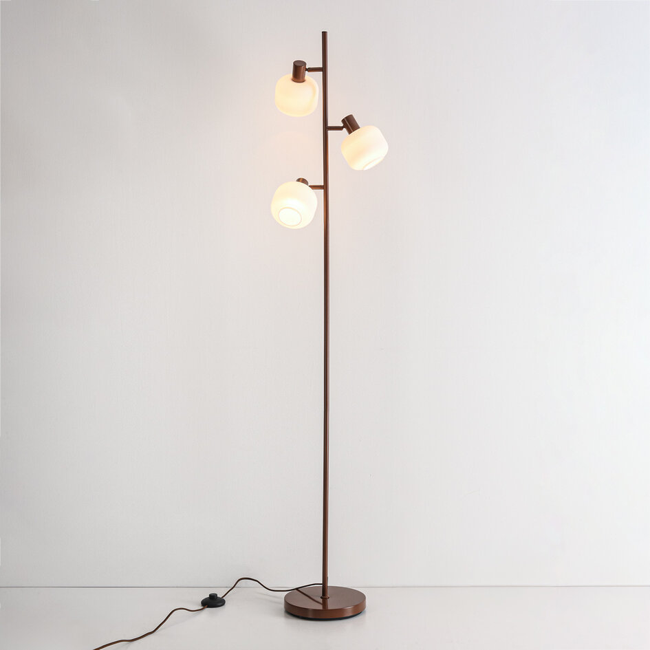 Lampa podłogowa Jesse brązowa z mlecznobiałym szkłem, 3 światła