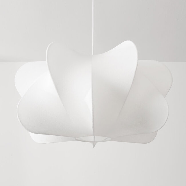 Białe minimalistyczne lampa wisząca Ame z jedwabnym kloszem