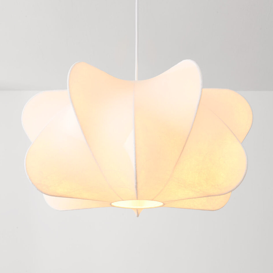Białe minimalistyczne lampa wisząca Ame z jedwabnym kloszem