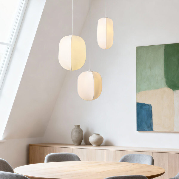 Biała lampa wisząca Asago 3 światła z jedwabnymi kloszami – KD design