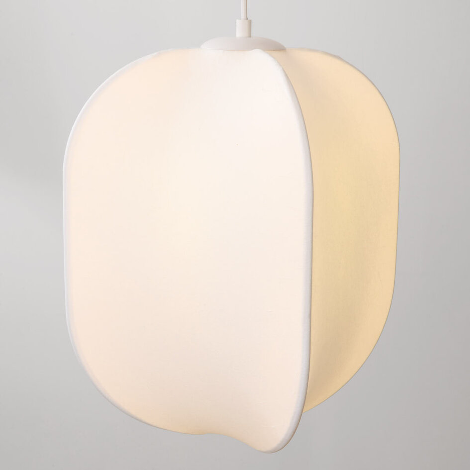 Biała lampa wisząca Asago 3 światła z jedwabnymi kloszami – KD design