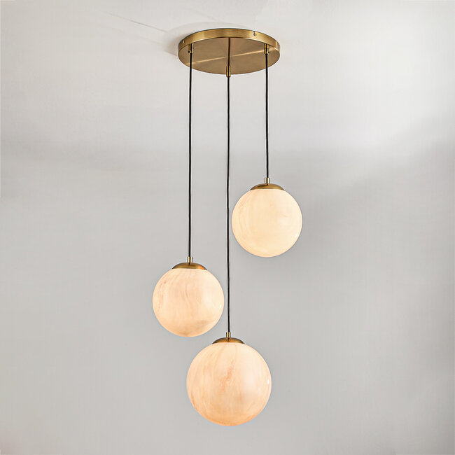 Designerska lampa wisząca Tessra ze szkłem imitującym marmur, 3 światła – złoty mosiądz