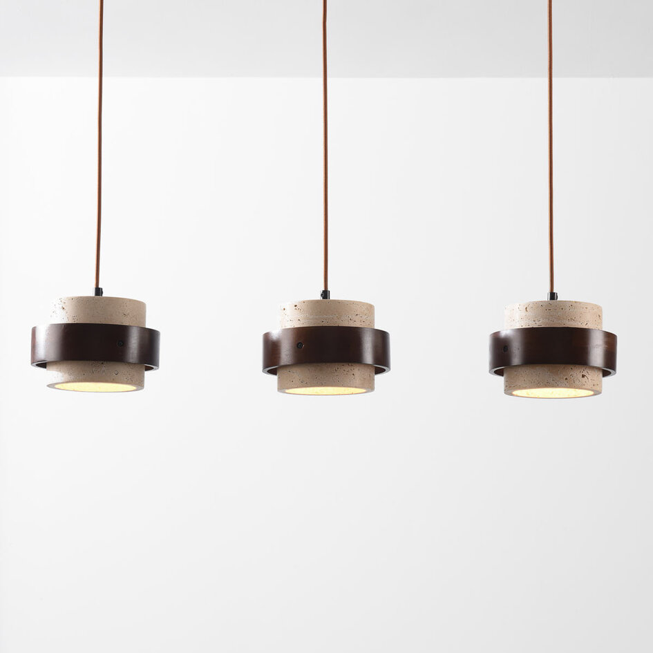 Naturalna lampa wisząca Travé z 3 światłami, wykonana z trawertynu (kamienia naturalnego) i drewna