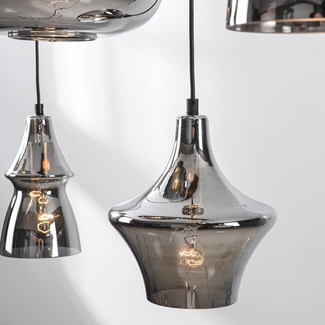 Przemysłowa lampa wisząca Calypso czarna z sześcioma przydymionymi szklanymi kloszami