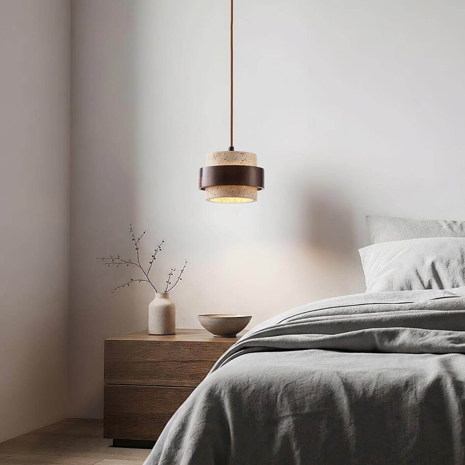 Naturalna lampa wisząca Travé z trawertynu (kamienia naturalnego) i drewna
