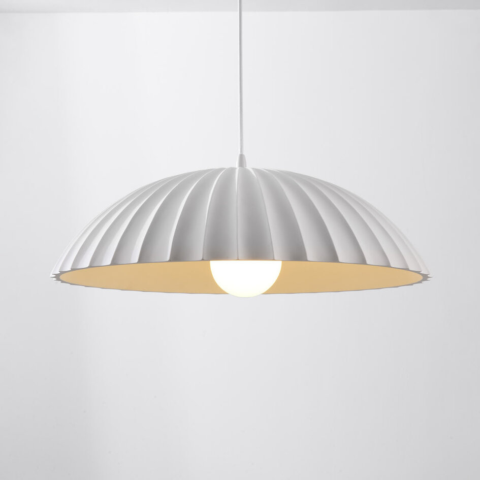 Żebrowana lampa wisząca Olea z matowym wykończeniem kredowym (gesso)