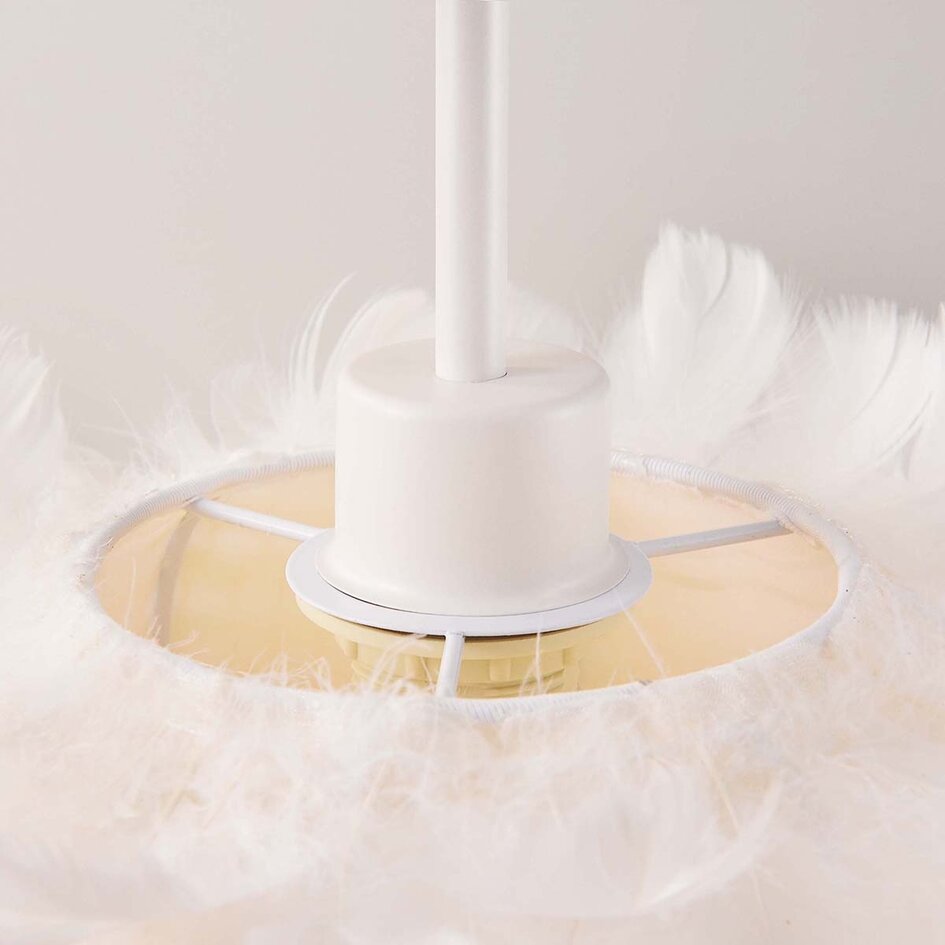 Elegancka lampa sufitowa Roselle z białymi piórami