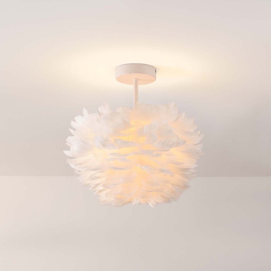 Elegancka lampa sufitowa Roselle z białymi piórami