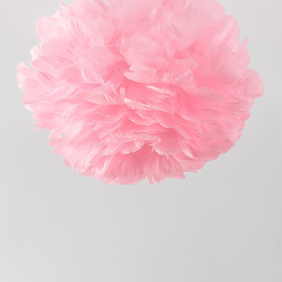 Elegancka lampa sufitowa Roselle z różowymi piórami