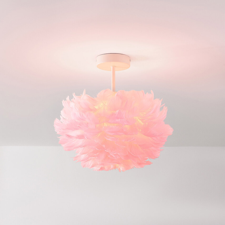 Elegancka lampa sufitowa Roselle z różowymi piórami