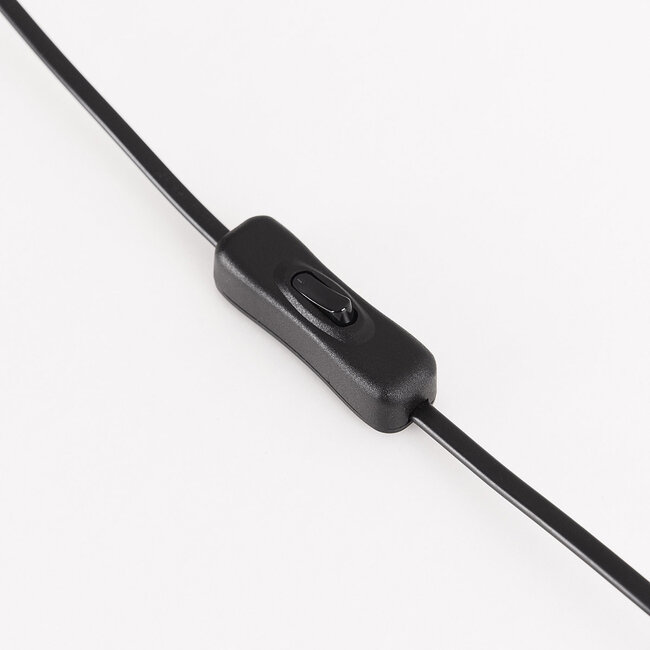 Lampa stołowa Saphira z białymi piórami i podstawą ze złotego mosiądzu