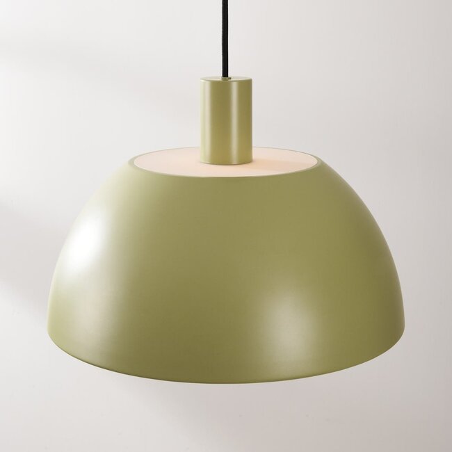 Nowoczesna lampa wisząca Mirae w delikatnym matowym zielonym kolorze z białym wnętrzem
