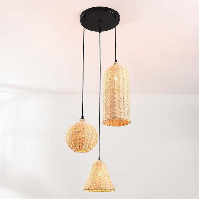 Lampa wisząca Boho Misu z rattanu z trzema naturalnymi kloszami