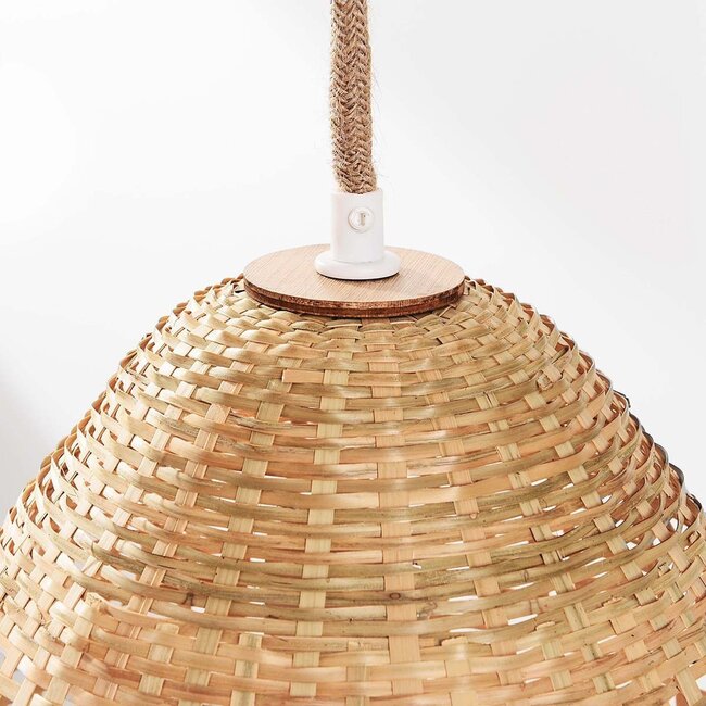 Lampa wisząca Aska z rattanu z trzema naturalnymi, ręcznie plecionymi kloszami i drewnianą płytą sufitową