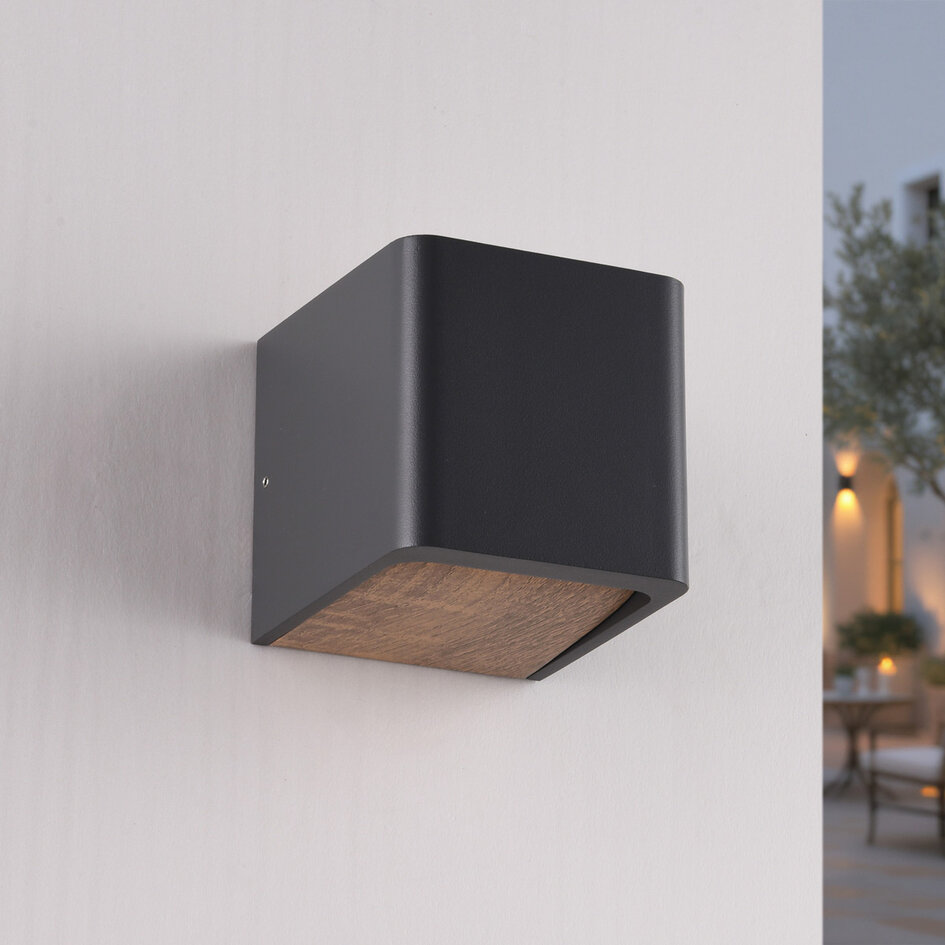 Nowoczesny kinkiet Timber w ciemnoszarym kolorze z imitacją drewna - up & downlight