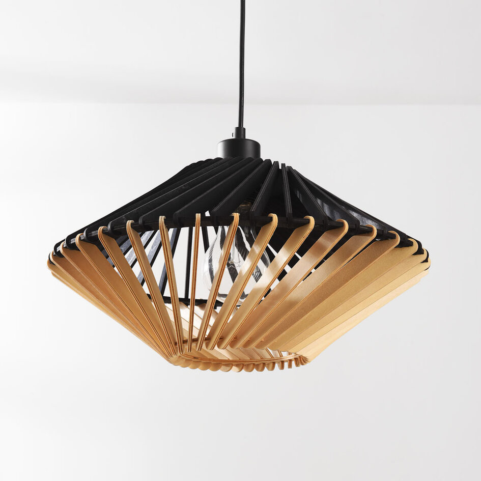 Lampa wisząca Nordli z drewna w kolorze czarnym i naturalnym
