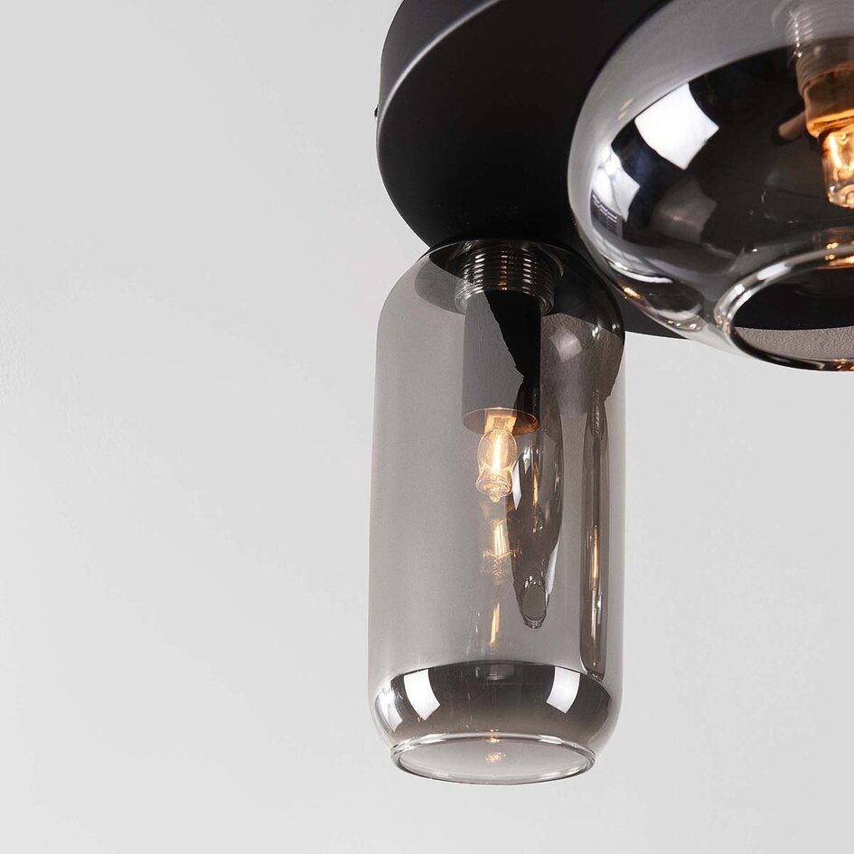 Czarna lampa sufitowa Penba z 3 przydymionymi szklanymi kloszami