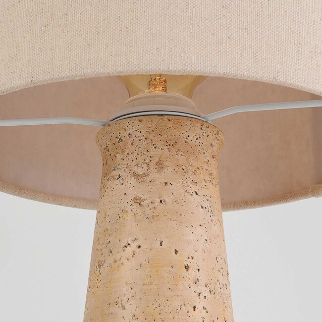 Lampka stołowa Verla z lnianym kloszem i podstawą imitującą trawertyn