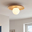 Lampa sufitowa Ruvo z jasnego drewna i mlecznobiałej szklanej kuli
