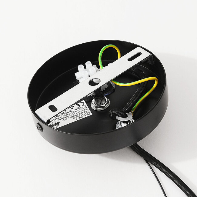 Lampa wisząca Lofas z otwartym metalowym kloszem i czarną tkaniną