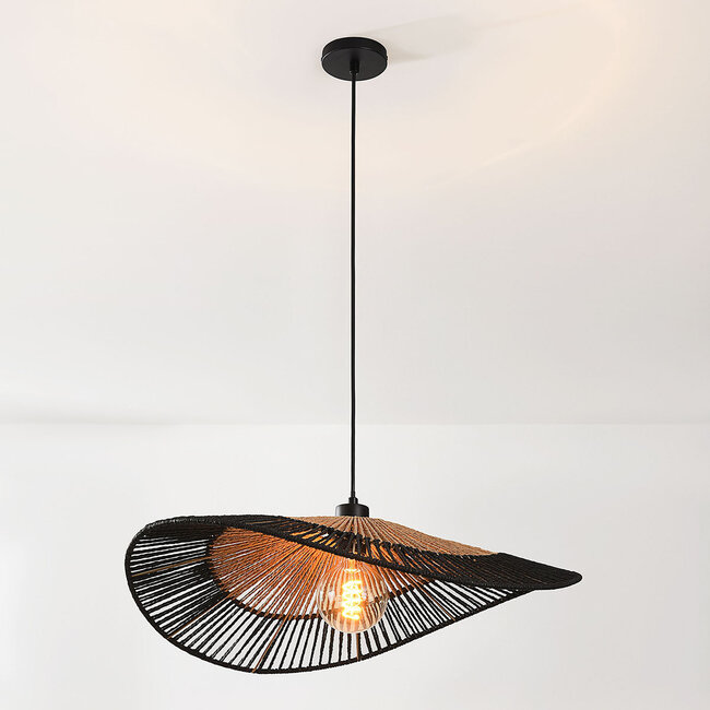 Lampa wisząca Ravena z ręcznie plecionego papieru w kolorze czarnym i naturalnym