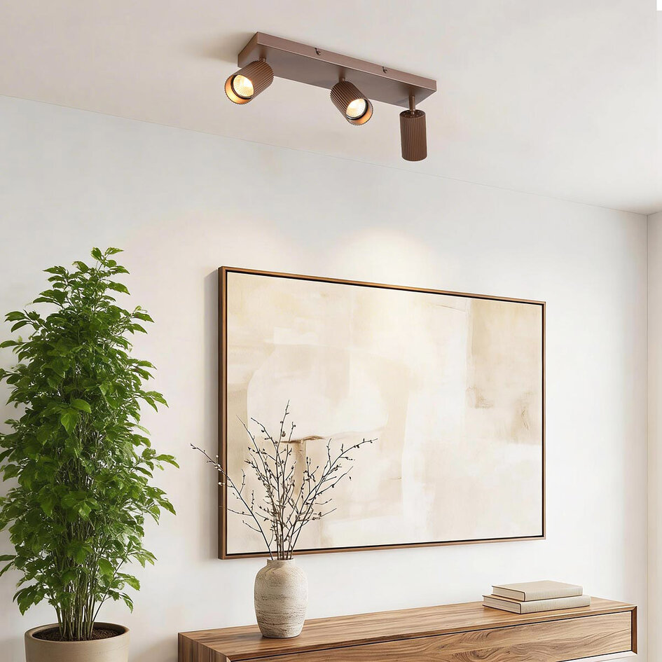 Lampa sufitowa Blaze z 3 regulowanymi reflektorami – żebrowana brązowa