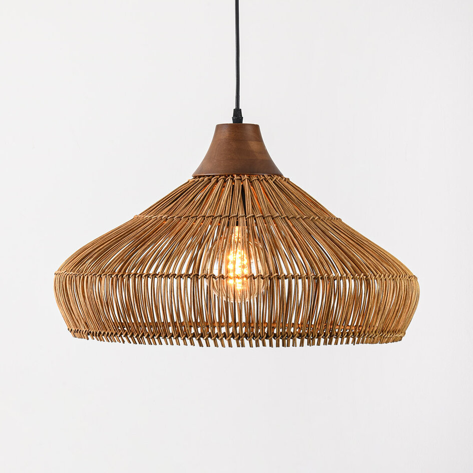 Lampa wisząca Suki z ręcznie plecionego rattanu z drewnianym detalem Ø49 cm