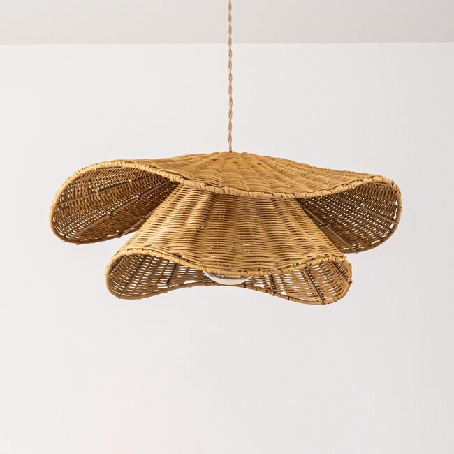 Lampa wisząca rattanowa Arua z ręcznie plecionym podwójnym kloszem i złocistym detalem Ø50 cm