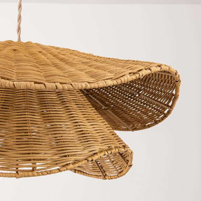 Lampa wisząca rattanowa Arua z ręcznie plecionym podwójnym kloszem i złocistym detalem Ø50 cm