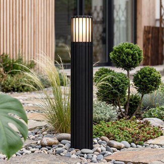 Lampa stojąca zewnętrzna Renzo - czarna ze szklanym kloszem i pionowymi szczeblami