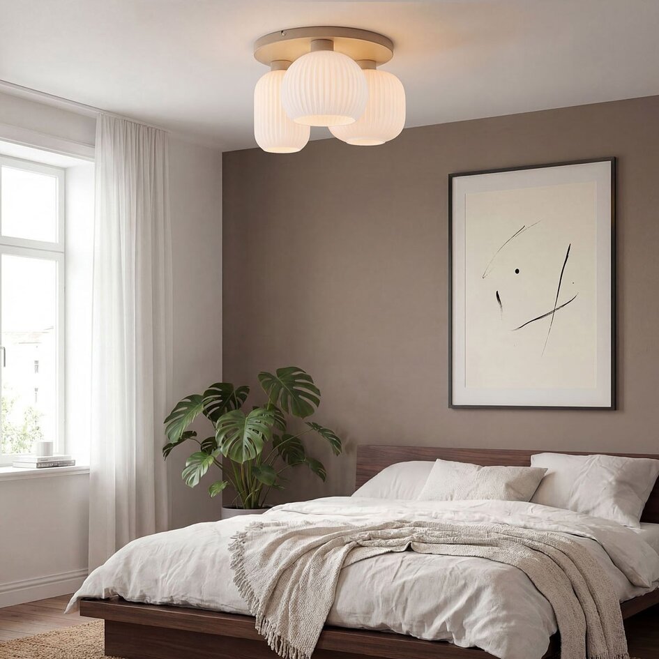 Lampa sufitowa Elowen 3 światła beżowa z żebrowanym mlecznobiałym szkłem