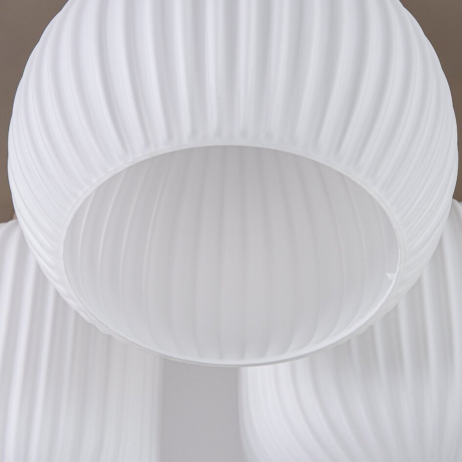 Lampa sufitowa Elowen 3 światła beżowa z żebrowanym mlecznobiałym szkłem