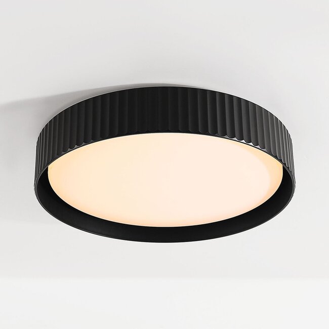 Lampa sufitowa Palomo czarna z żebrowanym brzegiem i 3-stopniowo ściemnialnymi diodami LED