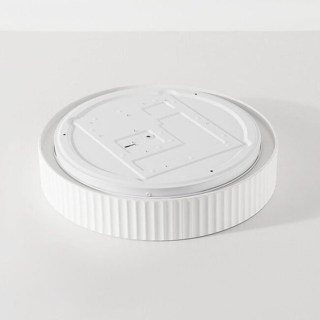 Lampa sufitowa Palomo biała z żebrowaną krawędzią i 3-stopniowo ściemnialnymi diodami LED