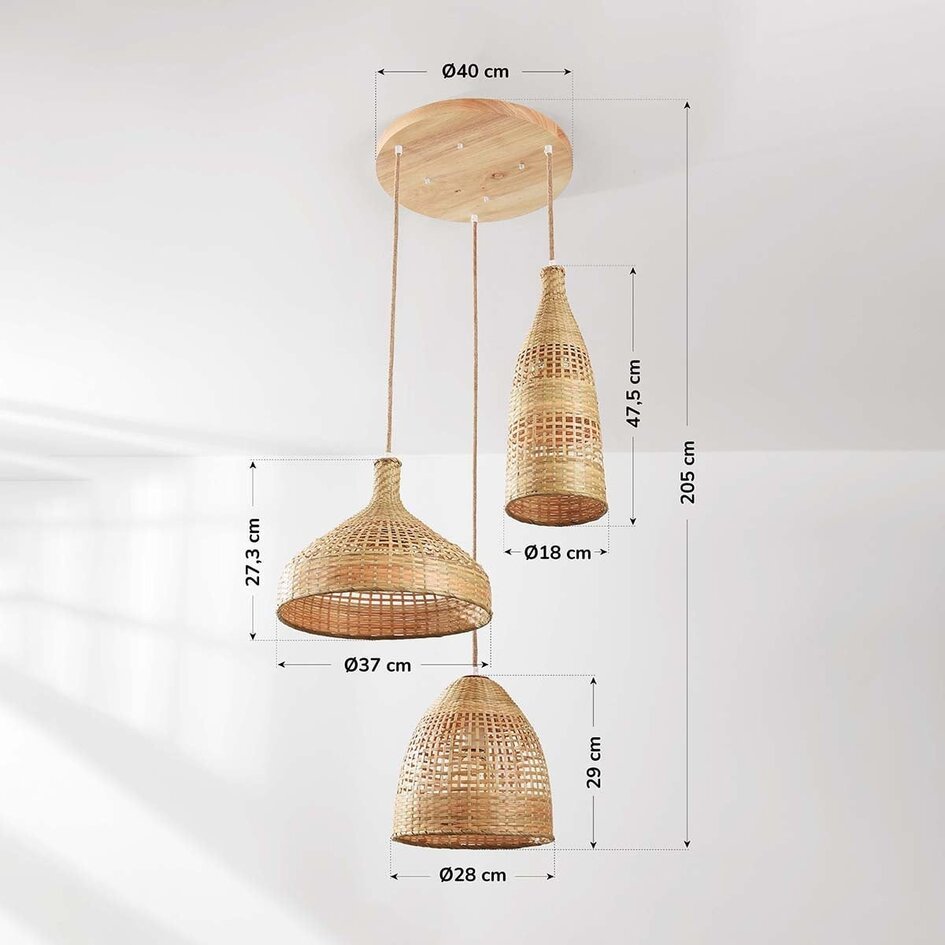 Lampa wisząca Aska z rattanu z trzema naturalnymi, ręcznie plecionymi kloszami i drewnianą płytą sufitową