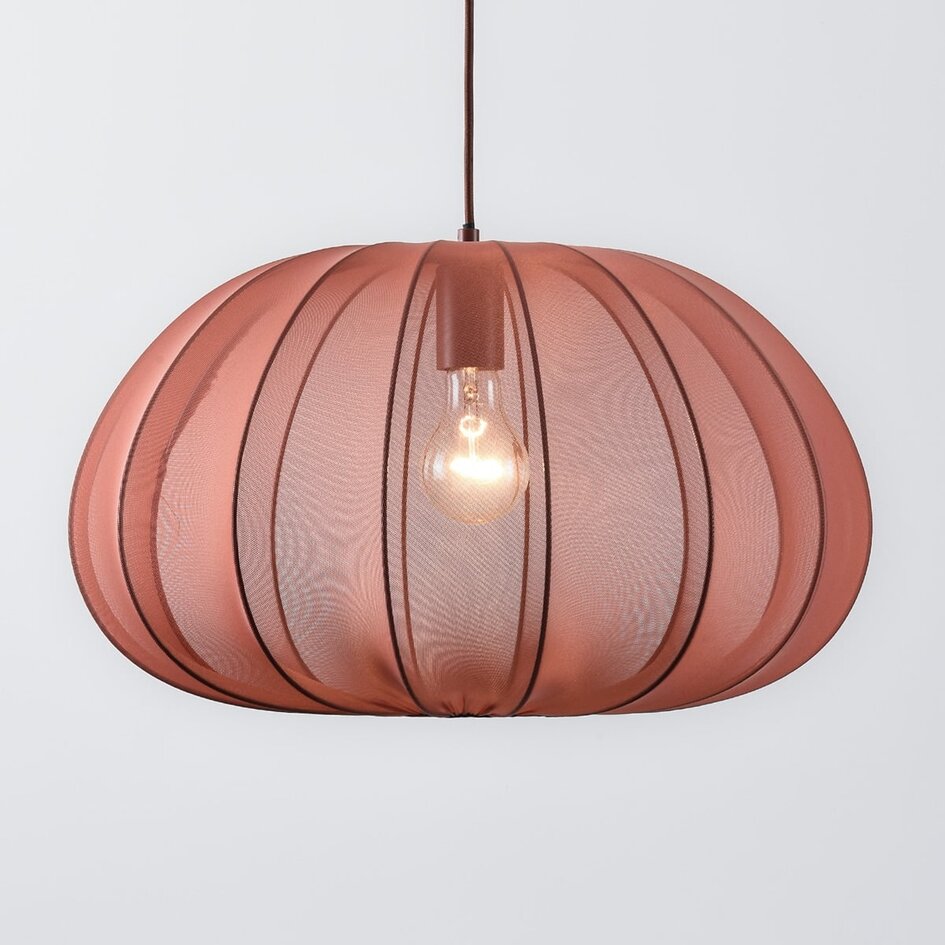 Lampa wisząca Ecruva z okrągłym kloszem z tkaniny w kolorze terra róż