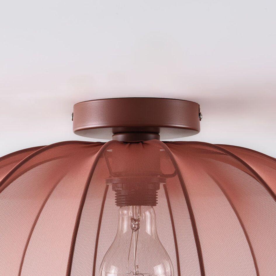 Lampa sufitowa Ecruva z kloszem z tkaniny w kolorze terra różowym