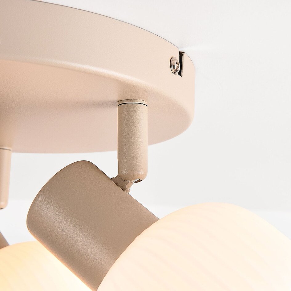 Lampa sufitowa Natasja z 3 obrotowymi, żebrowanymi mlecznobiałymi szklanymi kulami - piaskowo-beżowa