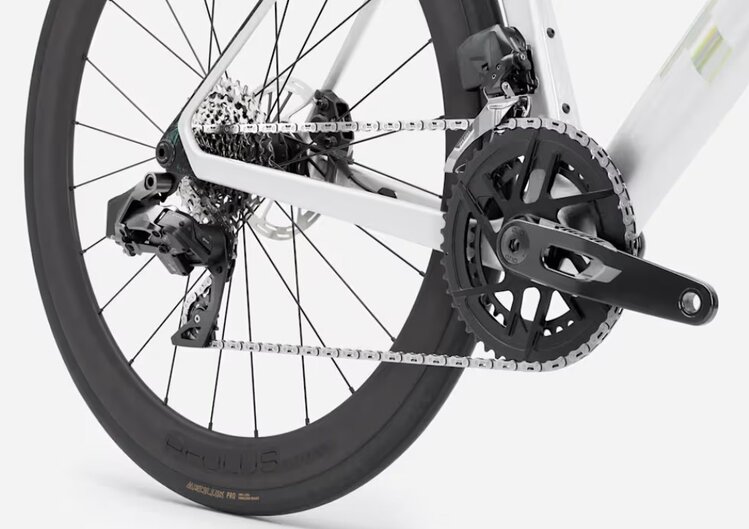 TREK MADONE SL 6 AXS GEN 8, GLOSS CRYSTAL WHITE/MATTE DEEP SMOKE, ML