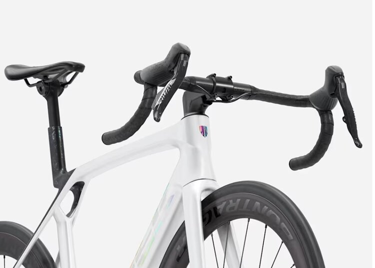 TREK MADONE SL 6 AXS GEN 8, GLOSS CRYSTAL WHITE/MATTE DEEP SMOKE, ML