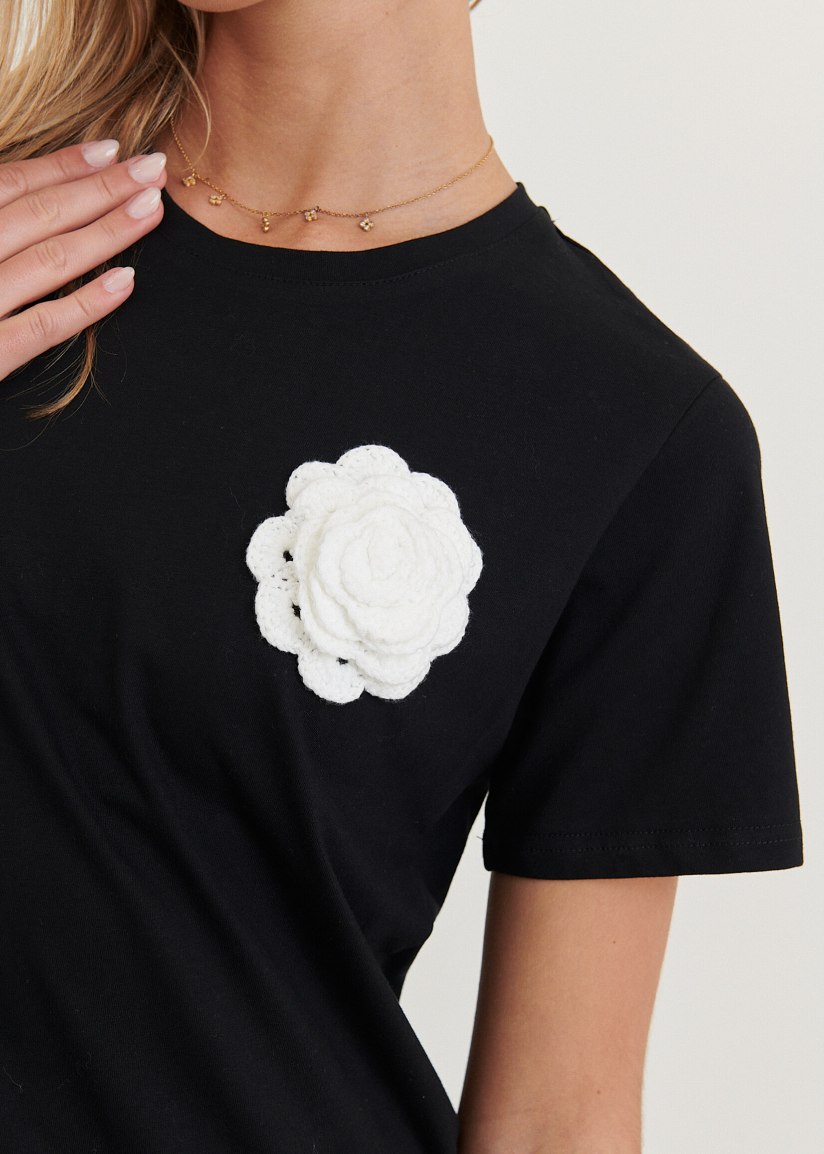 T-shirt fleurs broderie – Black