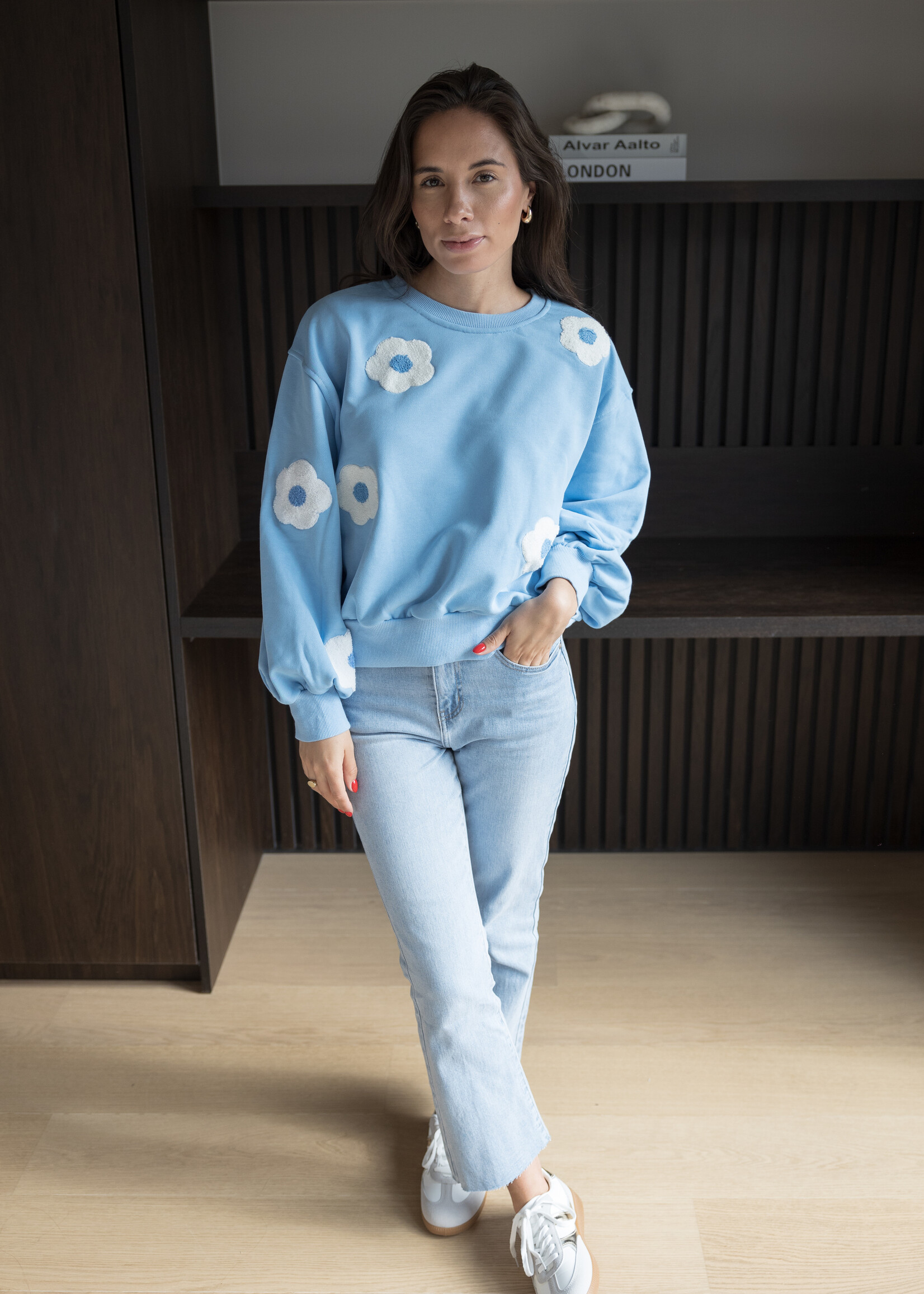 Sweater April Flowers – Lightblue