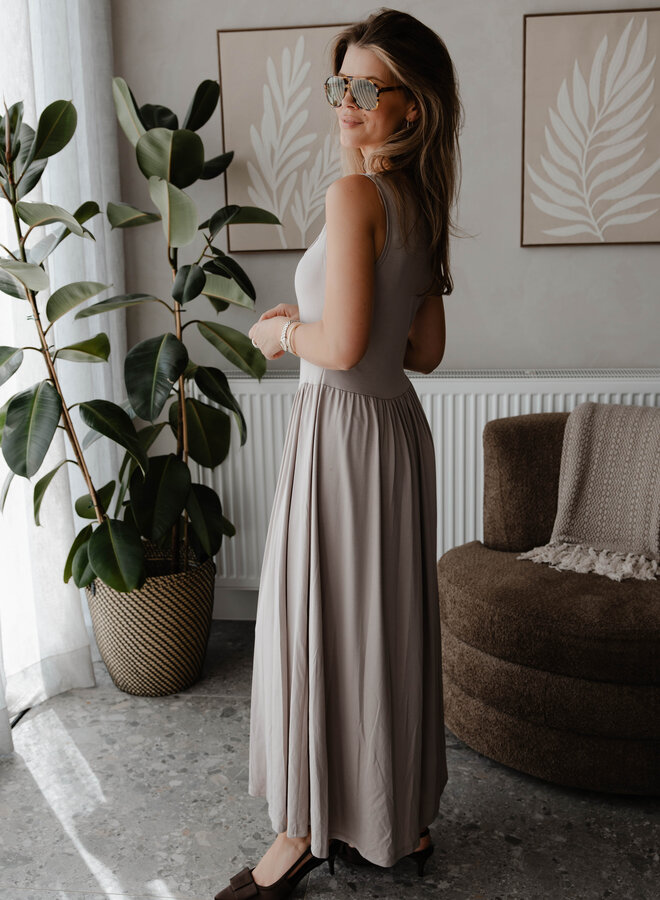 Jurk aansluitend – Taupe
