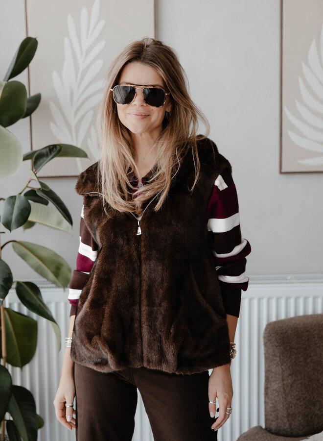 Sleevless faux fur met kap – Dark Brown