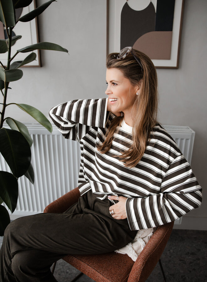 Truitje in streepjes met ronde hals – Kaki