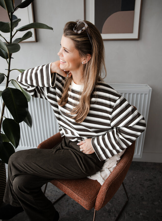 Truitje in streepjes met ronde hals – Kaki