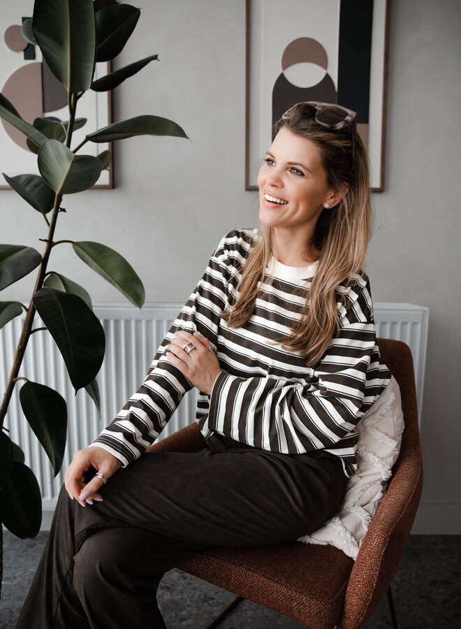 Truitje in streepjes met ronde hals – Kaki