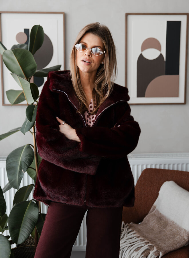 Jasje Faux Fur met kap – Bordeaux