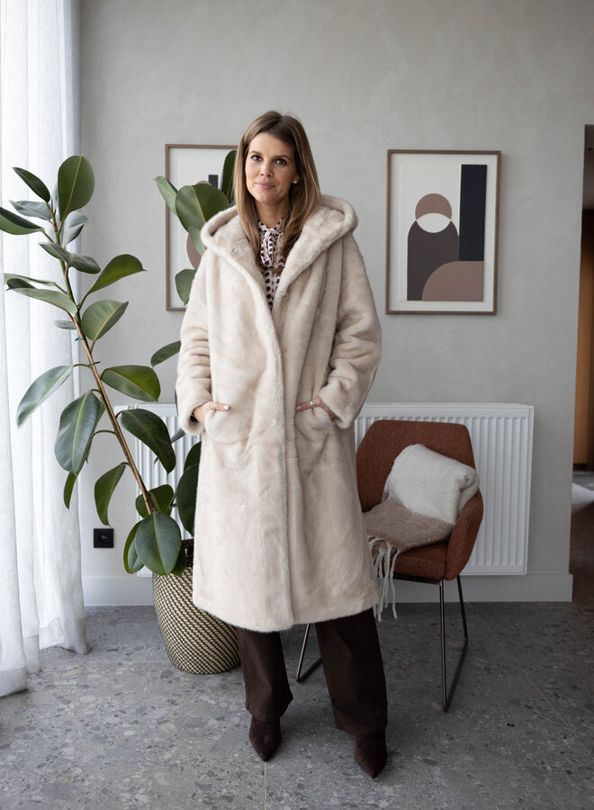 Mantel Jelline faux fur lang – Beige
