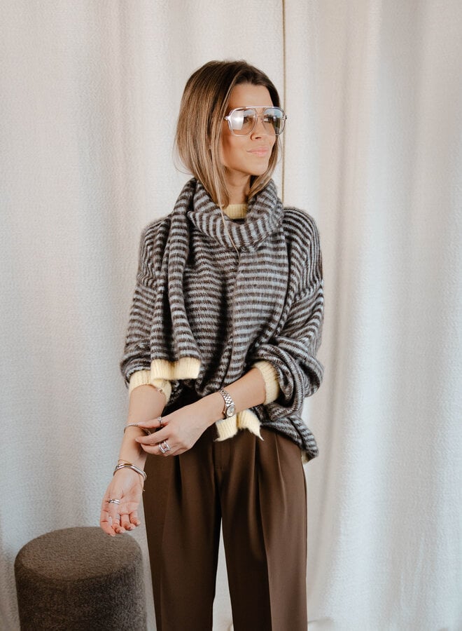 Aurore trui knit met sjaal streepjes – Choco